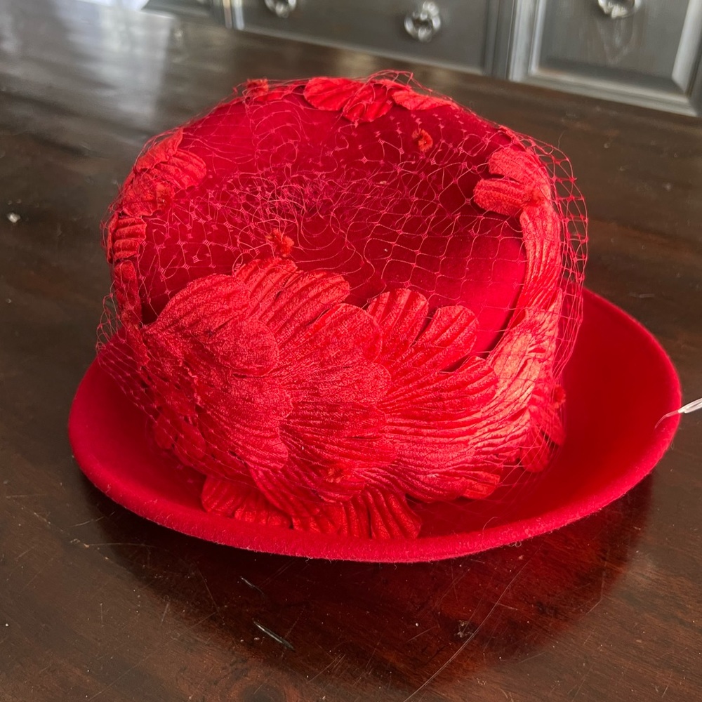 Elegant Red Floral Hat vintage brand August made in the USA wool Kentucky, Derby - Picture 2 of 6